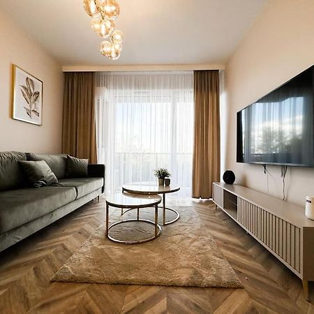 Balcony & Parking, Modern Elegant Apartment! Near Tram Βρότσλαβ Εξωτερικό φωτογραφία