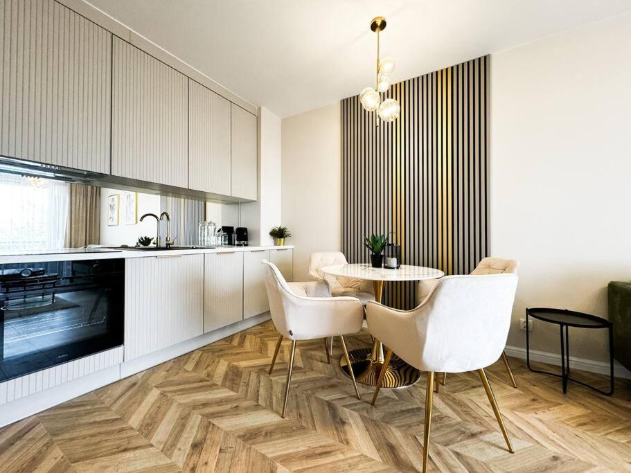 Balcony & Parking, Modern Elegant Apartment! Near Tram Βρότσλαβ Εξωτερικό φωτογραφία